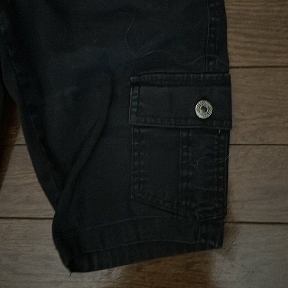 2/$25 - BeBop Black Cargo Shorts - Size 1 - Picture 3 of 7